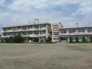 （旧）吉田西小学校（よしだにし　しょうがっこう）の写真