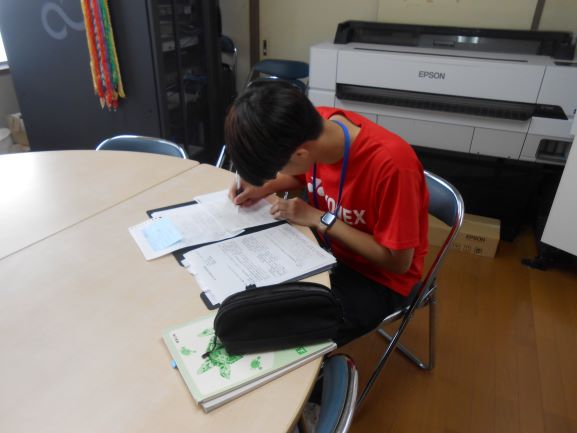 R7������K