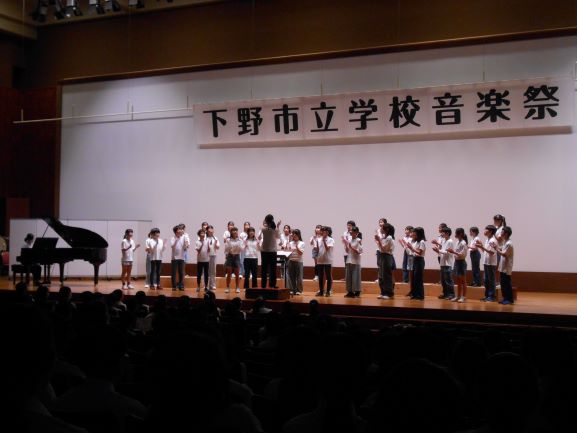 R7�s���w�Z���y�ՂP