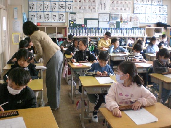 R7��Z�����Q