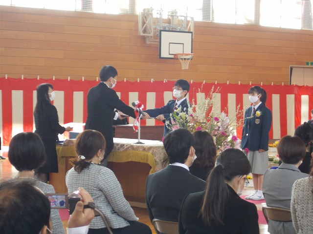Ｒ２卒業式07