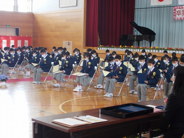 Ｒ２卒業式12