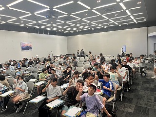 R7nissan2.jpg